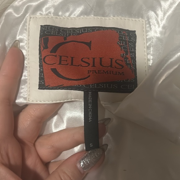 White Vegan Faux Fur Celsius Vest - Small NWT - Picture 11 of 11